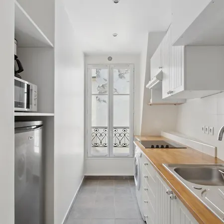 Lovely Studio For 2 People In By Weekome דירה *